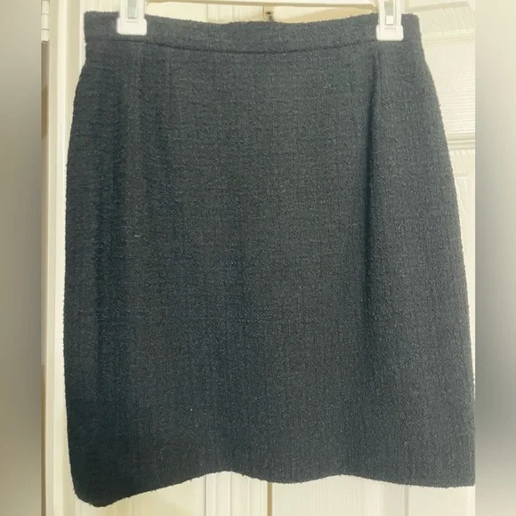 Vintage CHANEL Ivory & Black Bouclé Tweed Skirt Suit - Picture 11 of 13